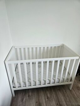 Detská postieľka s matracom
