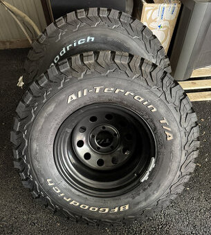 offroad plechové disky GOSS RA409BK s pneu pre Jeep Wrangler