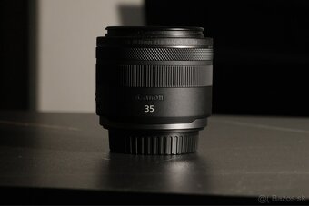Canon RF 35mm f/1.8 Macro IS STM