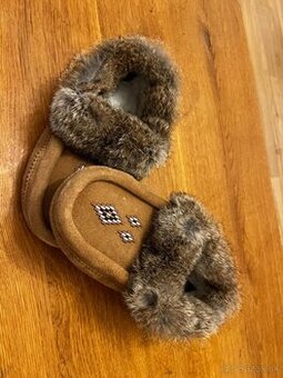 Manitobah USA celokoženné papuče č. 38
