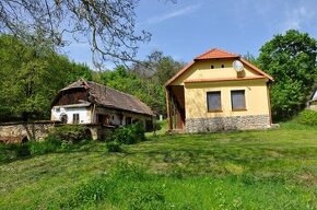 Ponúkame na predaj usadlosť na polosamote pri obci Bukovec - 1