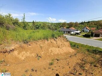 NA PREDAJ POZEMOK-VYDUMANEC, 1570 M2, VHODNÝ NA VÝSTAVBU RD.