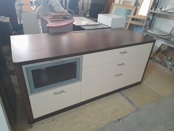 komoda pod TV.