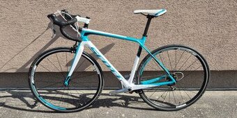 Dámsky karbónový cestný bicykel Scott Contessa Solace 35