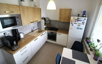 Predám veľký 2 izbový byt 67 m 2 Vlčince