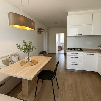 Predaj 2i byt s loggiou a pivnicou – Sputniková ul.,Ružinov