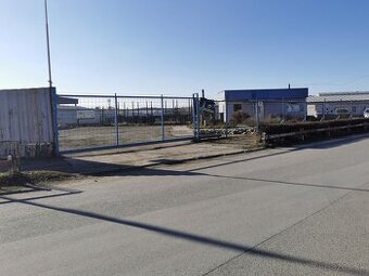 Na  prenájom spevnená plocha