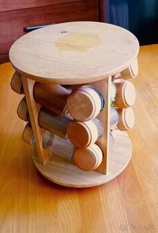 Súprava koreničiek v drevenom stojane