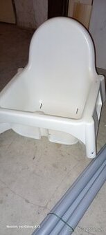 Stolička na krmenie