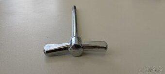 Predám motýlové skrutky na obruč na kopák - Amati