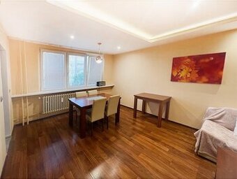 Na prenájom 4-izbový slnečný byt na ulici Pokroku - Terasa.