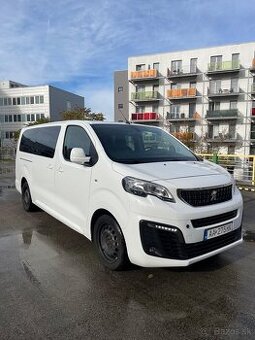 Prenajom 9-miestneho mikrobusu Peugeot Traveller automat