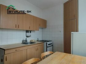Slnečný 2,5 izbový byt v centre mesta Prievidza