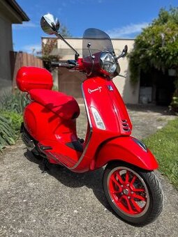 Vespa Primavera 125 red