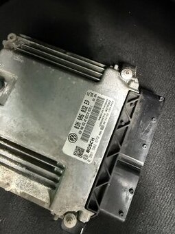 Riadiaca jednotka passat b6 3.2 fsi