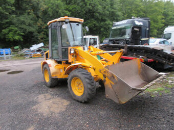 Kolový nakladač JCB 407