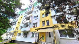BÁNOVCE n.B. – 2 a pol izb.byt / sídl. STRED /ul. Strážovská