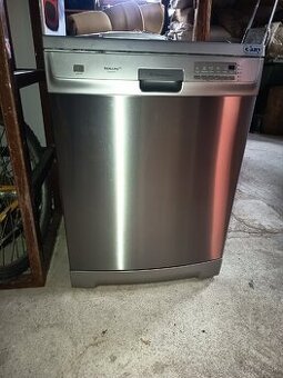 Umývačka riadu Electrolux.