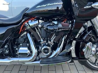 Harley Davidson Road Glide M8