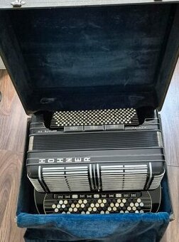 Hohner Morino Artiste XD 5 hlasý akordeon v pěkném stavu.