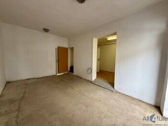 Garáž na Partizánskej ul. + miestnosť a WC