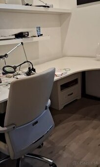 Predám pracovný stôl