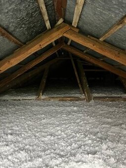 Fúkaná striekaná izolácia – rýchle zateplenie bez búrania - 1