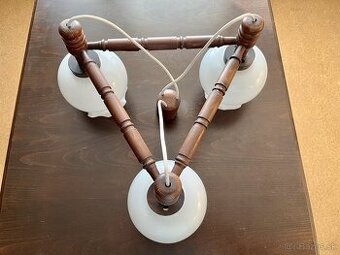 Drevený trojramenný luster