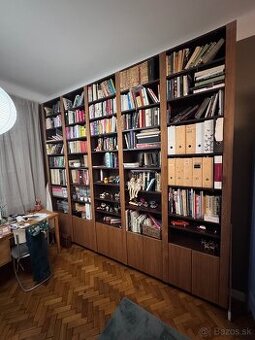 Predám viacdielnu knižnicu na mieru