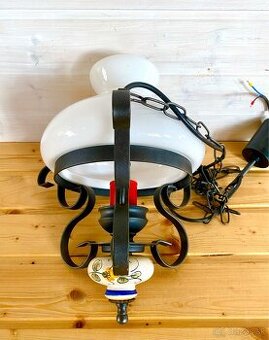 Stará lampa ve stylu petrolejové lampy