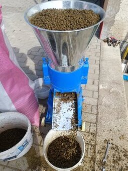 Peletovač, peletovací stroj