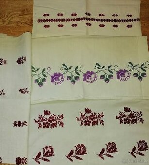 Staré lanové obrusy.