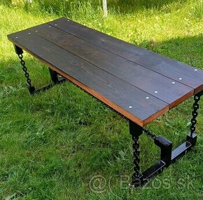 Dreveno-kovový stôl
