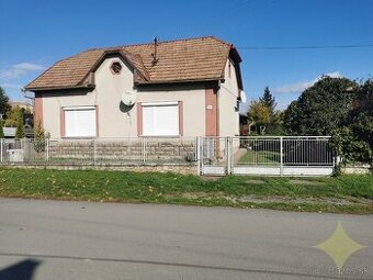 Čiastočne zrekonštruovaný rodinný dom s letnou kuchyňou a pi