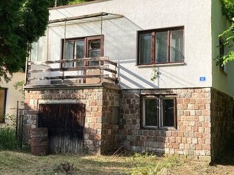 Pozemok s murovanou chatou Myslava