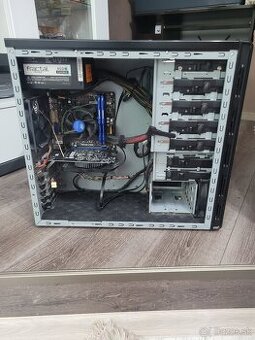 Intel pentium 3,20GHZ, 8 GB RAM, RADEON RX 550, SSD 250GB