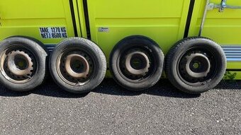Zimné pneumatiky s diskami a puklicami