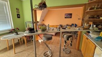 Pult + barové stoličky
