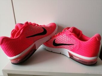 NIKE AIR MAX