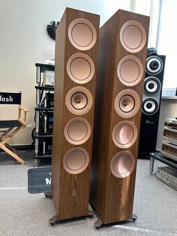 KEF R11 - P R E D A N É