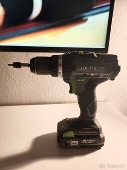 Aku vŕtačka LUX-TOOLS 20V – batéria + nabíjačka, top stav