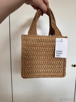 Nová slamená kabelka H&M s visačkou