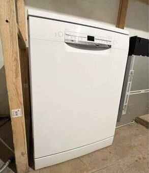 Predám modernú umývačku BOSCH Serie 2 (60 cm) – Wi-Fi