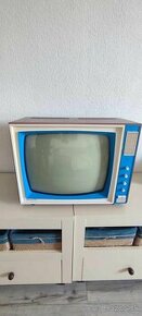 Retro TV dekorácia
