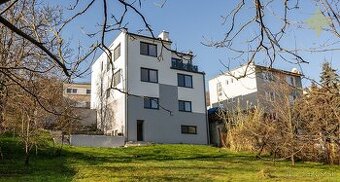 REZERVOVANÉ - Dom kráľovských rozmerov. 7i Nová Baňa.
