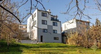 REZERVOVANÉ - Dom kráľovských rozmerov. 7i Nová Baňa.