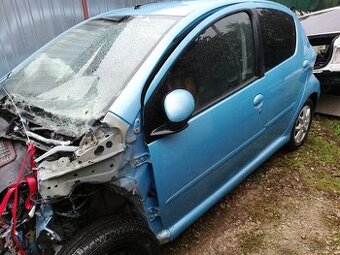 Predám zrkadlo Sklo Sedačky Prevodovka AYGO 2005-2015