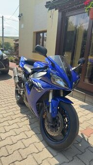 Yamaha r1