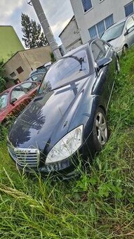 Mercedes-Benz W221 S500 V8