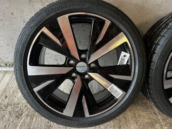 VW golf225/40R18